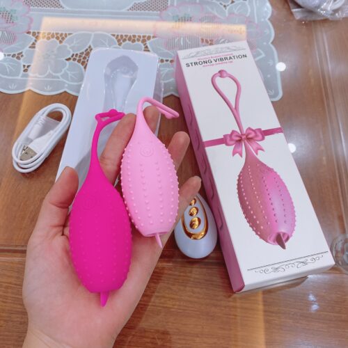 Trứng Liti lưỡi liếm